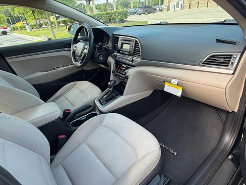 Used 2018 Hyundai Elantra SE w/ Cargo Package FWD image 11