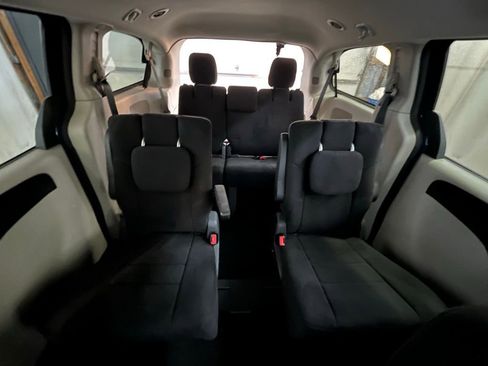 Used 2011 Dodge Grand Caravan Mainstreet image 23
