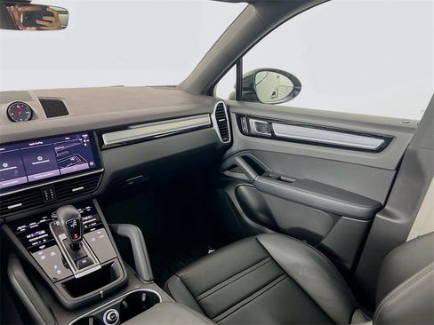 Certified 2023 Porsche Cayenne Coupe image 25