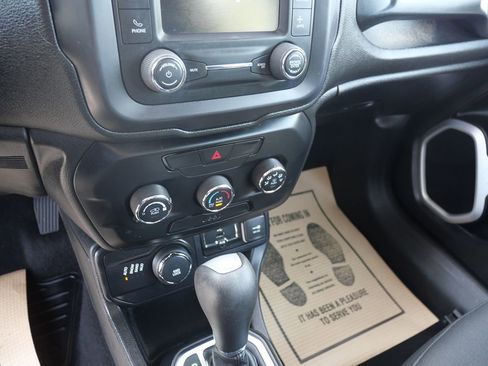 Used 2018 Jeep Renegade Sport w/ Power & Air Group image 14