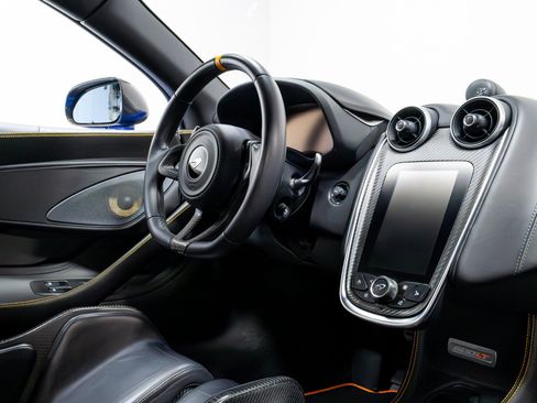 Used 2019 McLaren 600LT RWD image 25