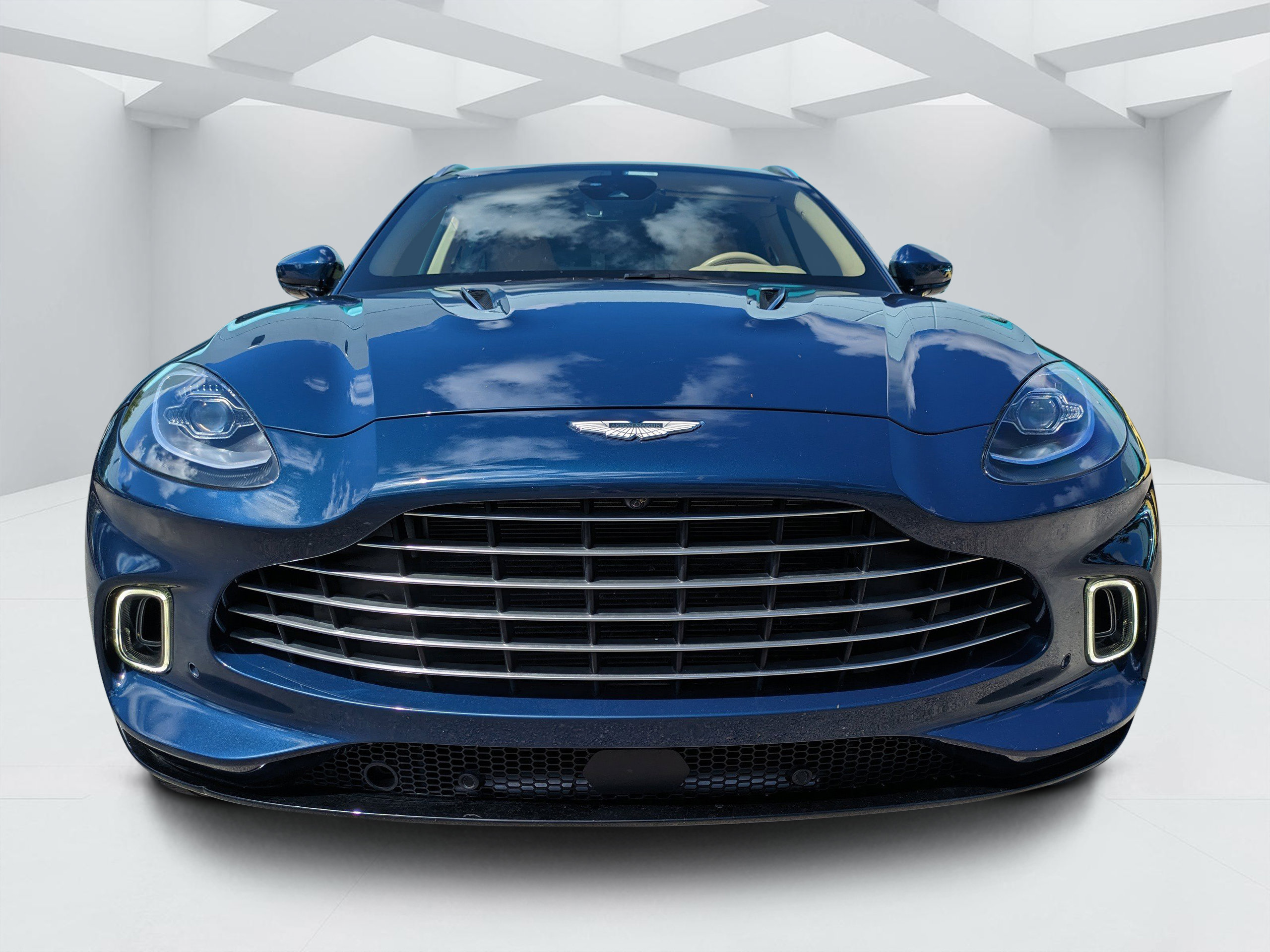 Used 2024 Aston Martin DBX AWD/4WD image 8