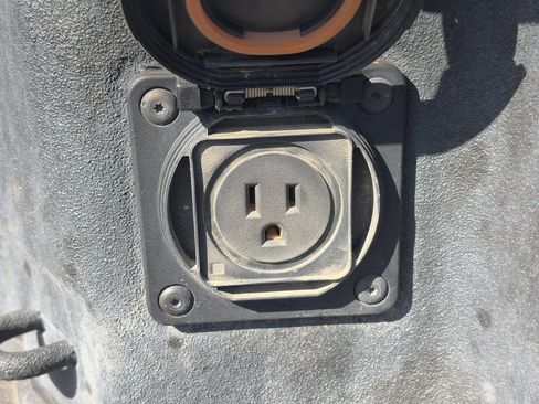 Used 2024 GMC Sierra 3500 SLT w/ SLT Premium Package image 11