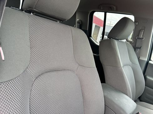 Used 2020 Nissan Frontier SV w/ Midnight Edition Floor Mats AWD/4WD image 13