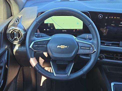 Used 2025 Chevrolet Equinox LT image 19