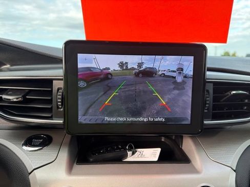 Used 2023 Ford Explorer XLT w/ Equipment Group 202A AWD/4WD image 15
