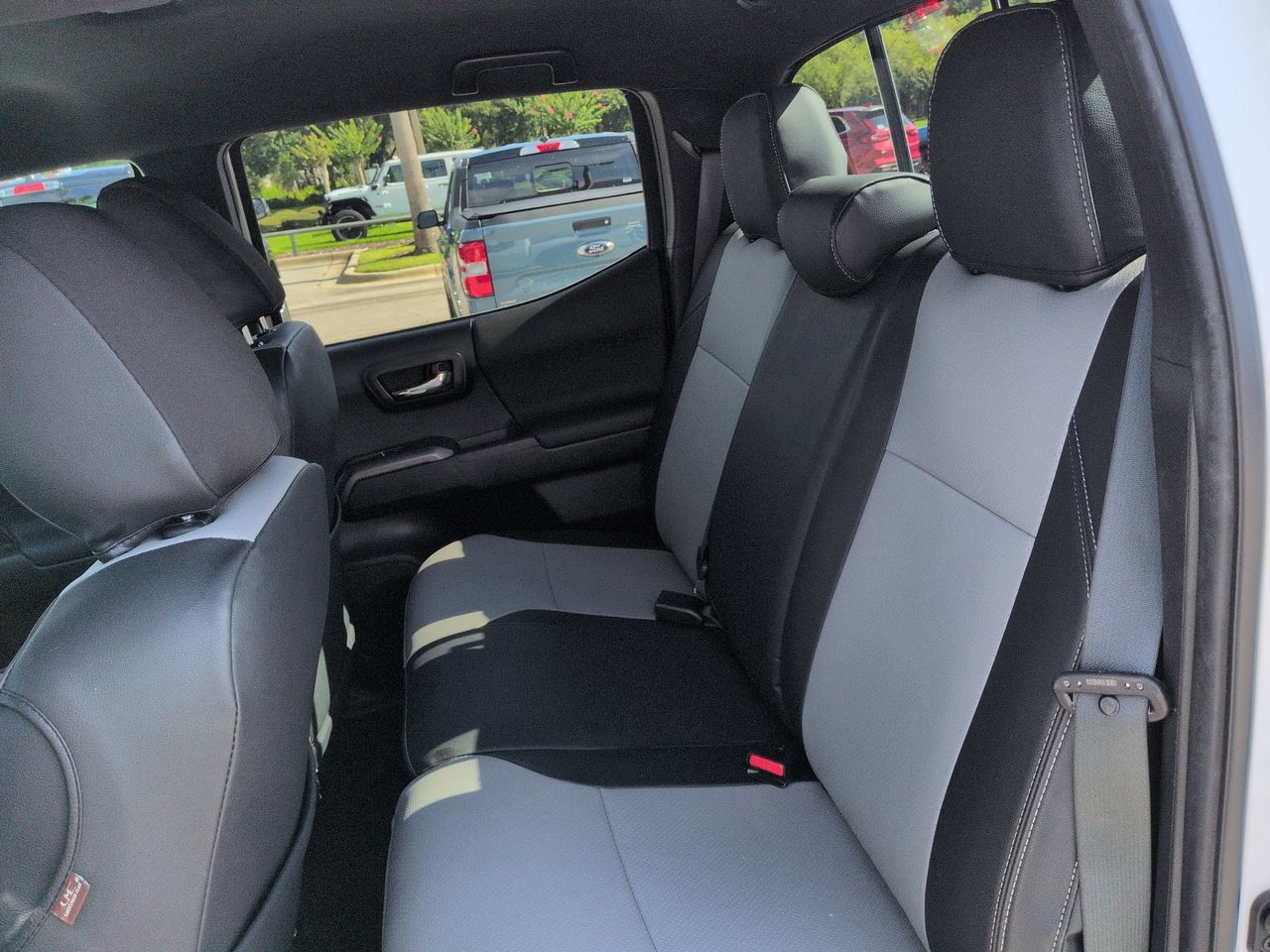 Used 2022 Toyota Tacoma TRD Off-Road RWD image 13