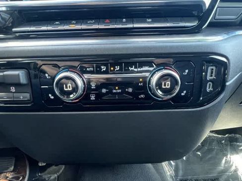 Used 2025 GMC Sierra 1500 SLT AWD/4WD image 29