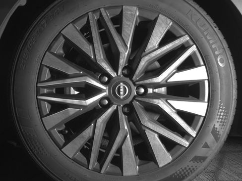 Used 2025 Nissan Altima 2.5 SV image 12