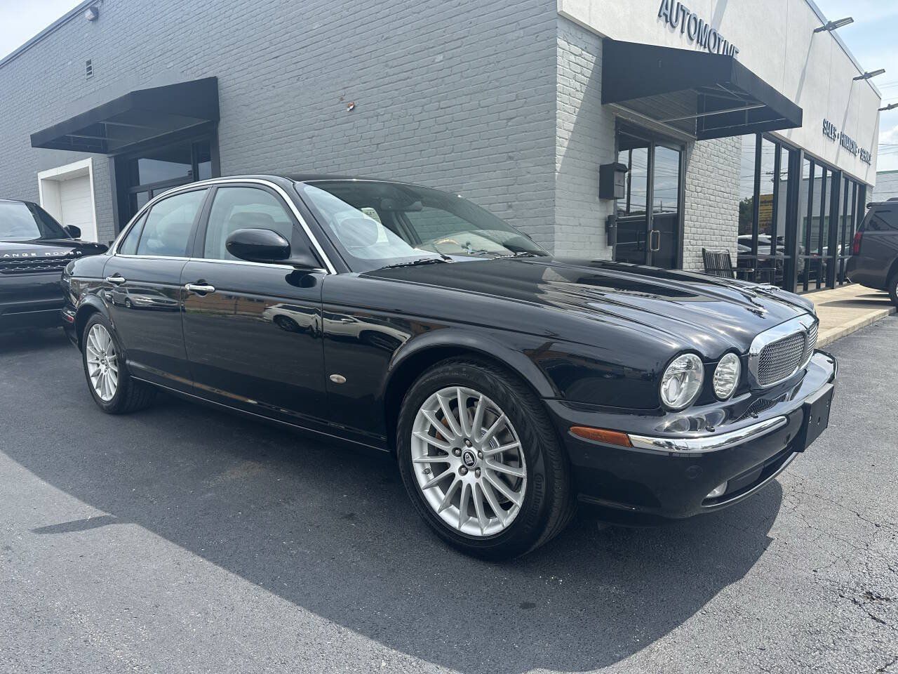 Used 2006 Jaguar XJ8 RWD image 4