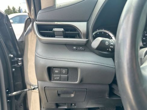 Used 2023 Toyota Highlander LE AWD/4WD image 21