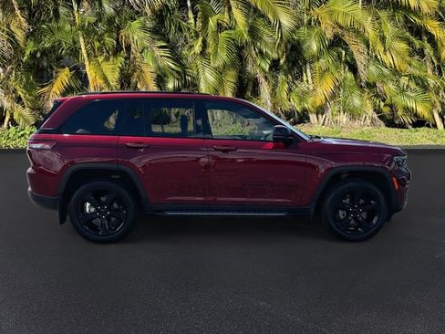 Used 2024 Jeep Grand Cherokee Altitude AWD/4WD image 4