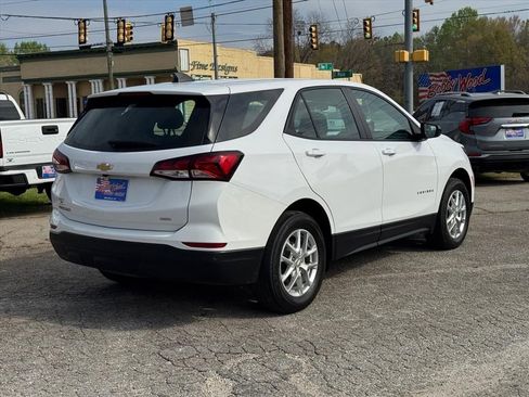 Used 2023 Chevrolet Equinox LS AWD/4WD image 3
