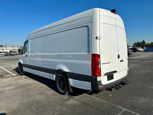 Used 2025 Mercedes-Benz Sprinter 2500 image 6