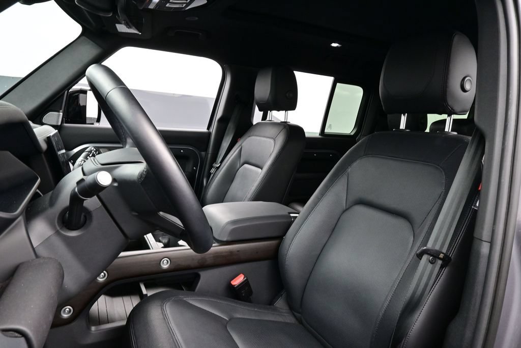 Used 2024 Land Rover Defender 130 X-Dynamic SE AWD/4WD image 5