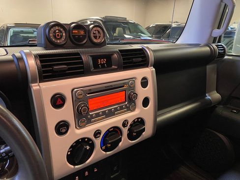 Used 2011 Toyota FJ Cruiser 4WD w/ Convenience Pkg image 26