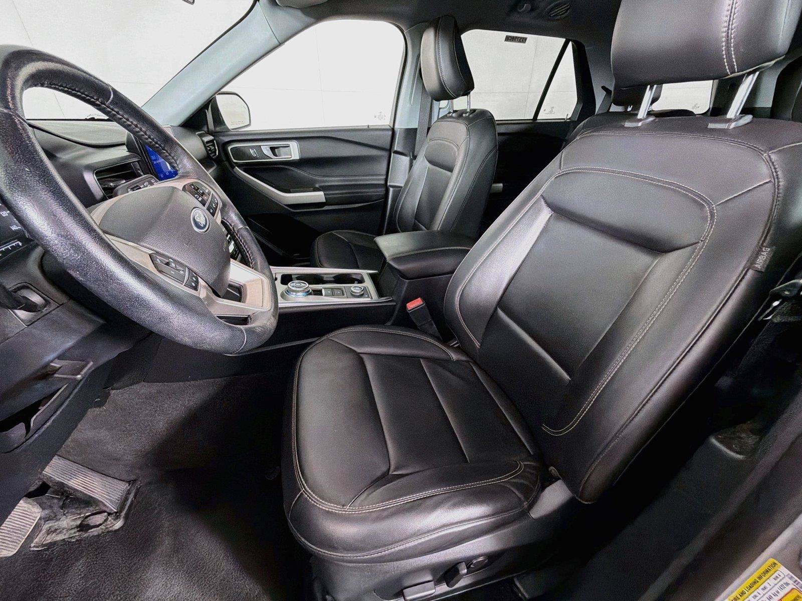 Used 2022 Ford Explorer XLT w/ Equipment Group 202A AWD/4WD image 2