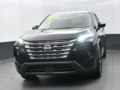 Used 2025 Nissan Rogue SV FWD image 1