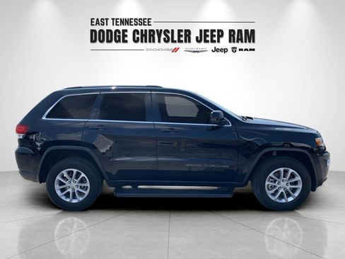 Used 2021 Jeep Grand Cherokee Laredo image 2
