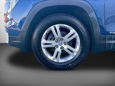 Used 2022 GMC Terrain SLE w/ Driver Convenience Package AWD/4WD image 8