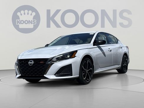 Used 2024 Nissan Altima 2.5 SR FWD image 1