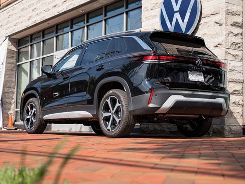 New 2025 Volkswagen Tiguan SE image 5