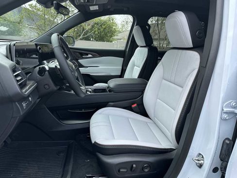New 2026 Chevrolet Traverse High Country w/ LPO, Floor Liner Package FWD image 16