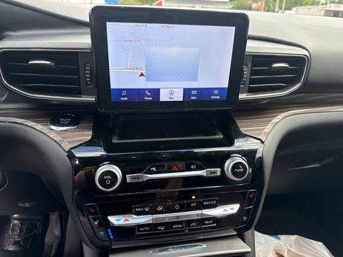 Used 2022 Ford Explorer Limited w/ Equipment Group 301A RWD image 20