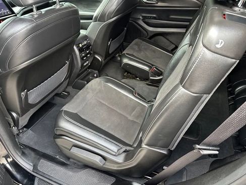 Used 2023 Jeep Grand Cherokee L Laredo image 15