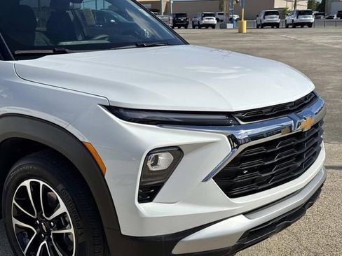 Used 2025 Chevrolet TrailBlazer LT FWD image 5