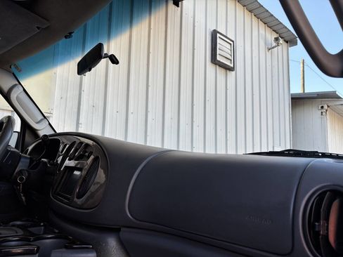 Used 2003 Ford E-150 and Econoline 150 image 31