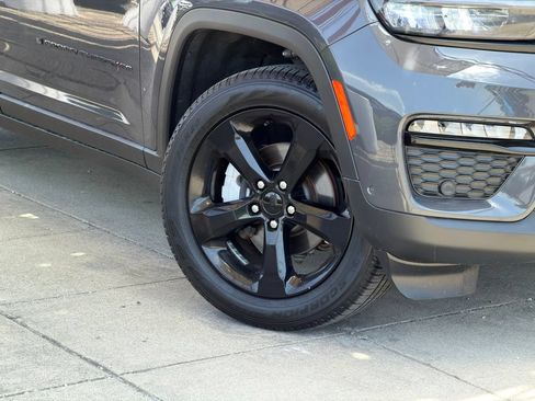 Used 2024 Jeep Grand Cherokee Limited w/ Luxury Tech Group II AWD/4WD image 10