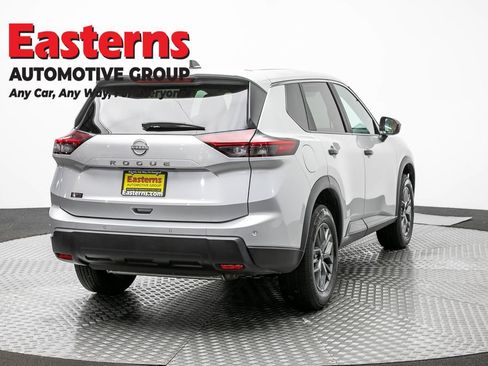 Used 2024 Nissan Rogue S FWD image 5