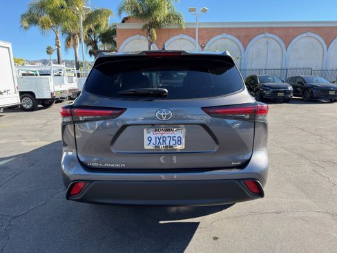 Used 2024 Toyota Highlander LE image 7