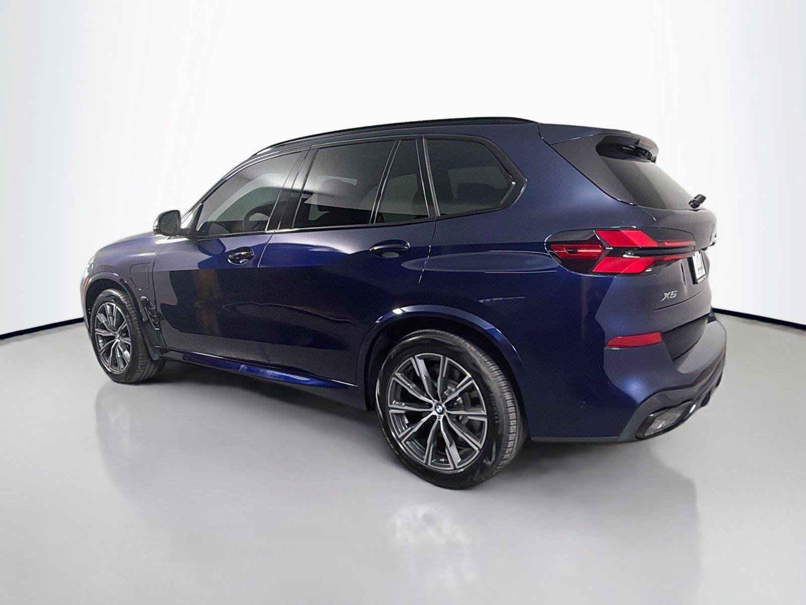 Used 2026 BMW X5 xDrive50e w/ M Sport Package AWD/4WD image 7