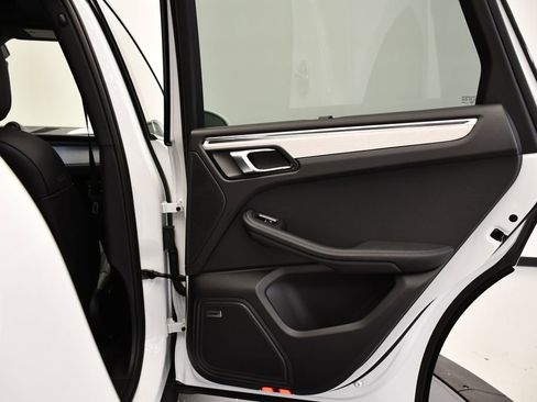 Certified 2026 Porsche Macan AWD/4WD image 53