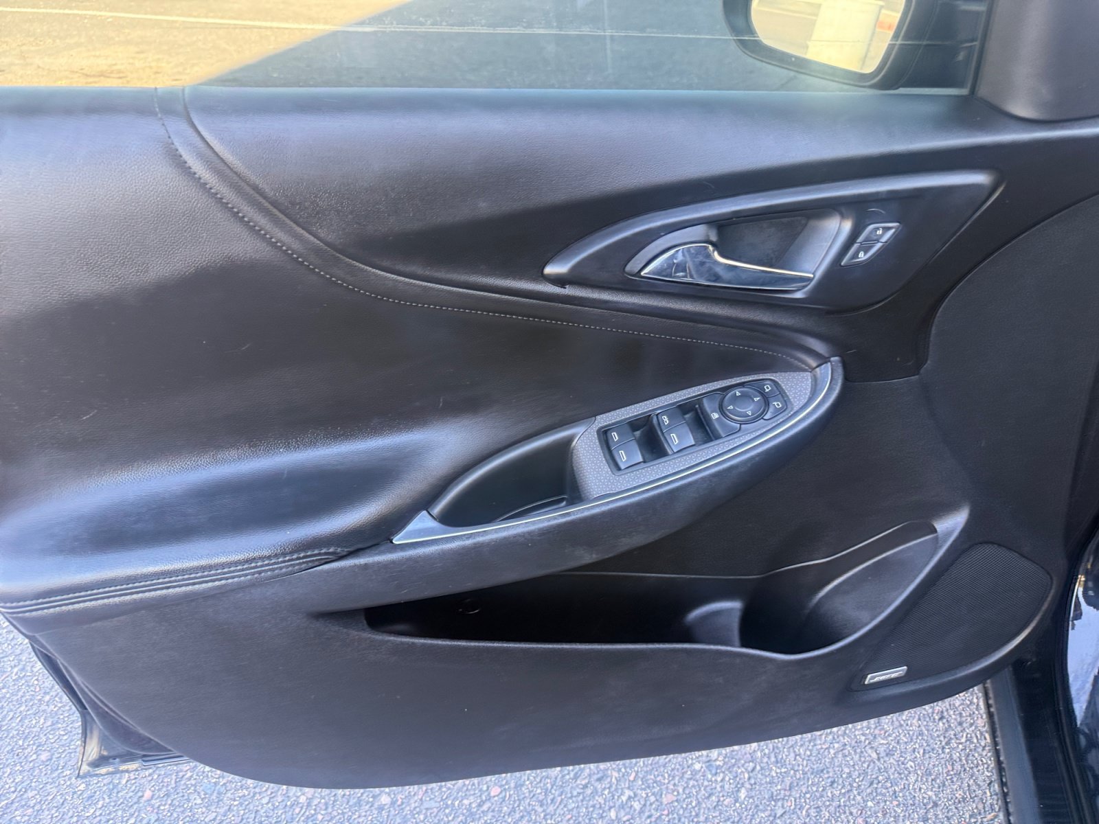 Used 2018 Chevrolet Malibu Hybrid w/ Leather Package FWD image 14