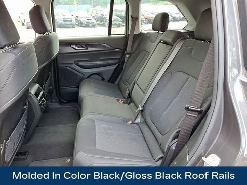 Used 2023 Jeep Grand Cherokee Laredo image 22