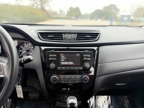 Used 2017 Nissan Rogue S image 28