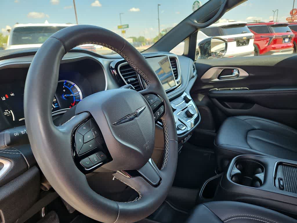 Used 2024 Chrysler Pacifica Limited FWD image 10