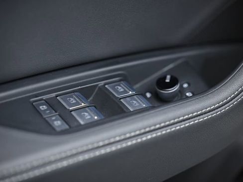 Used 2022 Audi e-tron Premium Plus image 16