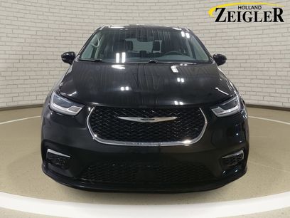 Used 2024 Chrysler Pacifica Touring-L