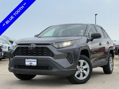 Used 2022 Toyota RAV4 LE image 2