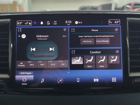 Used 2023 Chrysler Pacifica Touring-L FWD image 17