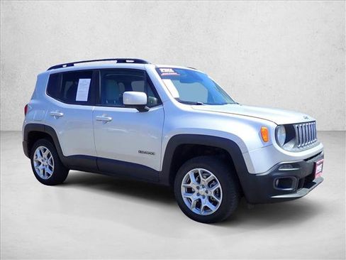 Used 2015 Jeep Renegade Latitude AWD/4WD image 6