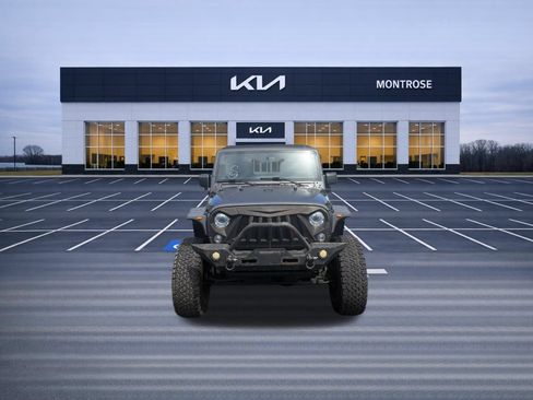 Used 2017 Jeep Wrangler Unlimited Sport AWD/4WD image 2