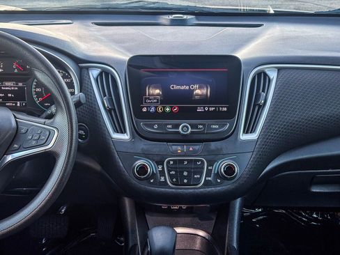 Used 2024 Chevrolet Malibu LT image 17