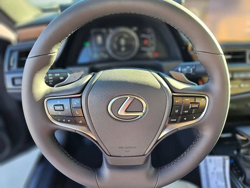 Used 2025 Lexus ES 300h w/ Premium Package image 14
