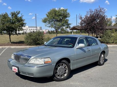 Used 2007 Lincoln Town Car Signature Limited