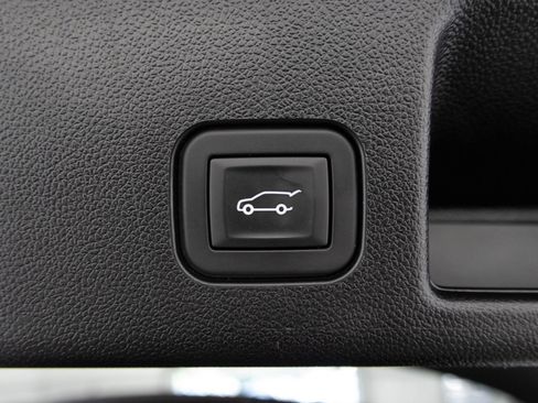 Used 2024 Chevrolet Equinox EV RS FWD image 39